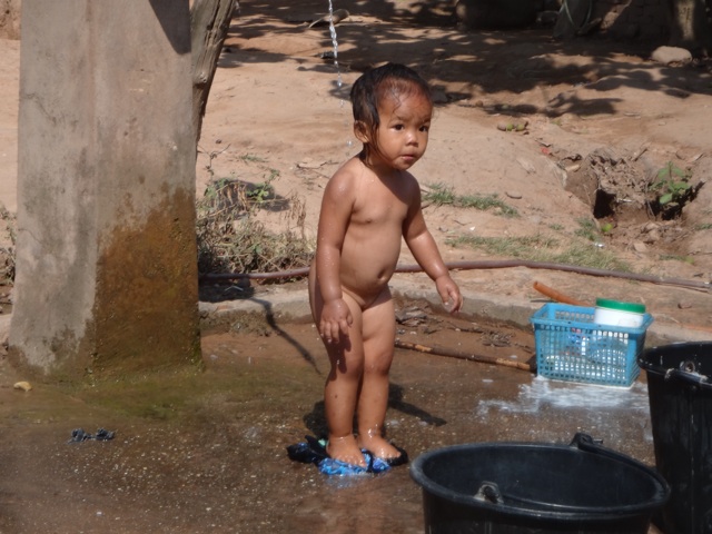 Enfant &#224; la fontaine l'avant d&#233;j