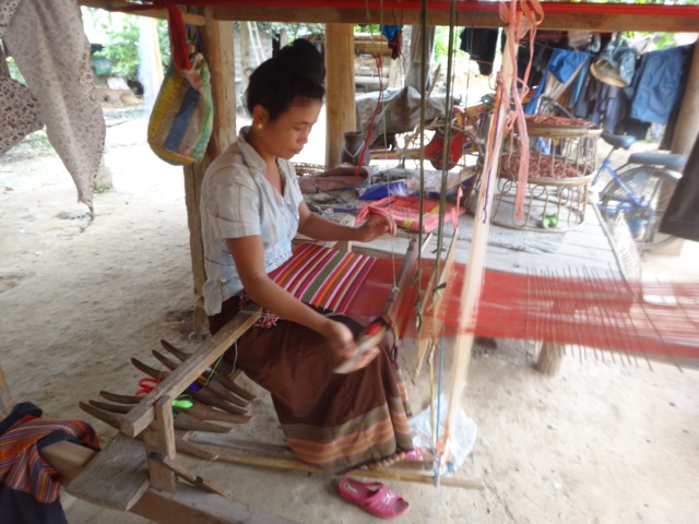 Tissage des sarongs