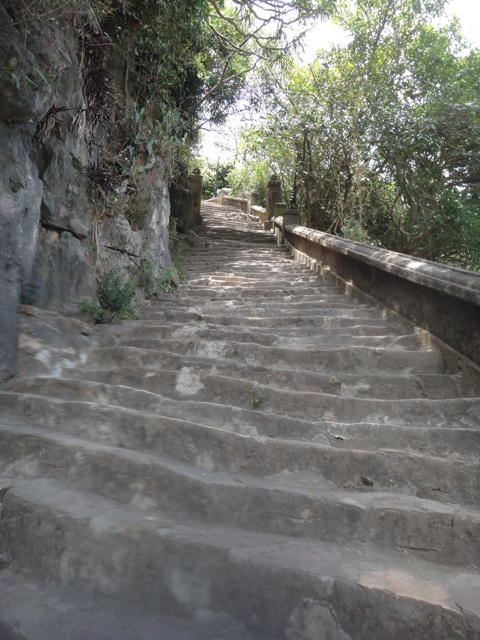 De la montagne de marbre.
Il y avait bien un ascenseur mais je n'ai pas jugé on de le prendre ! J'avais sous estimé la chaleur.