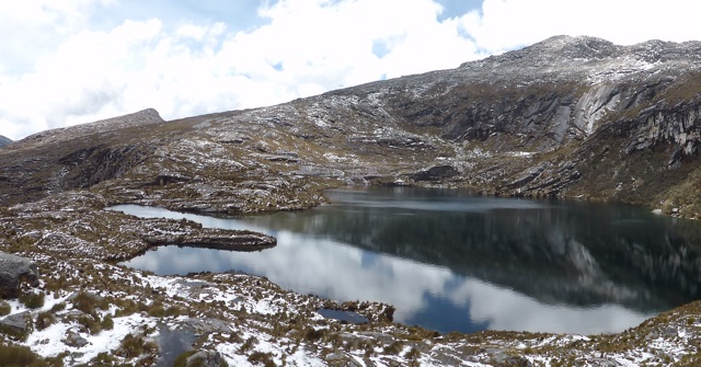 Une pause au lac avant d'attaquer la montée