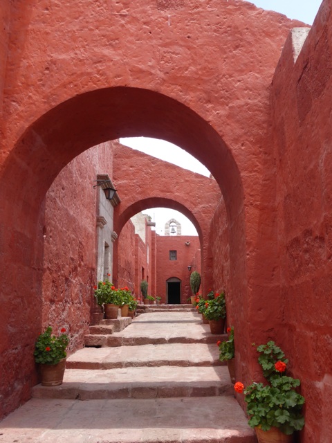 Une autre rue du monastère.