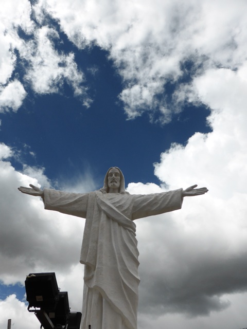 El Christo qui domine la ville