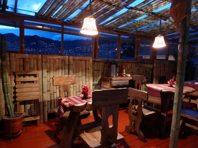 La terrasse où l'on prend le petit déjeu