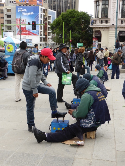 Les cireurs de chaussures veulent rester anonymes