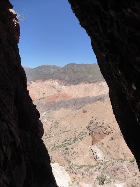 En sortant de la grotte de l'autre côté