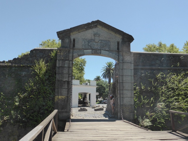 Colonia : porte de la vieille ville