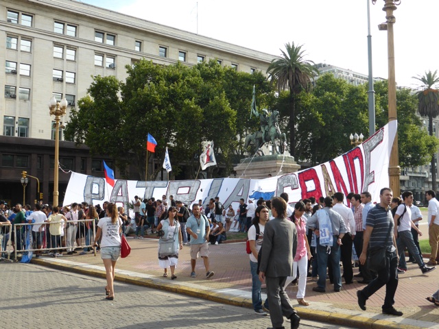 Manif devant le casa rosada