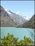 Le lac et au fond, les sommets d'où l'on vien