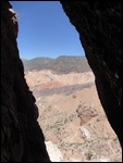 En sortant de la grotte de l'autre côté